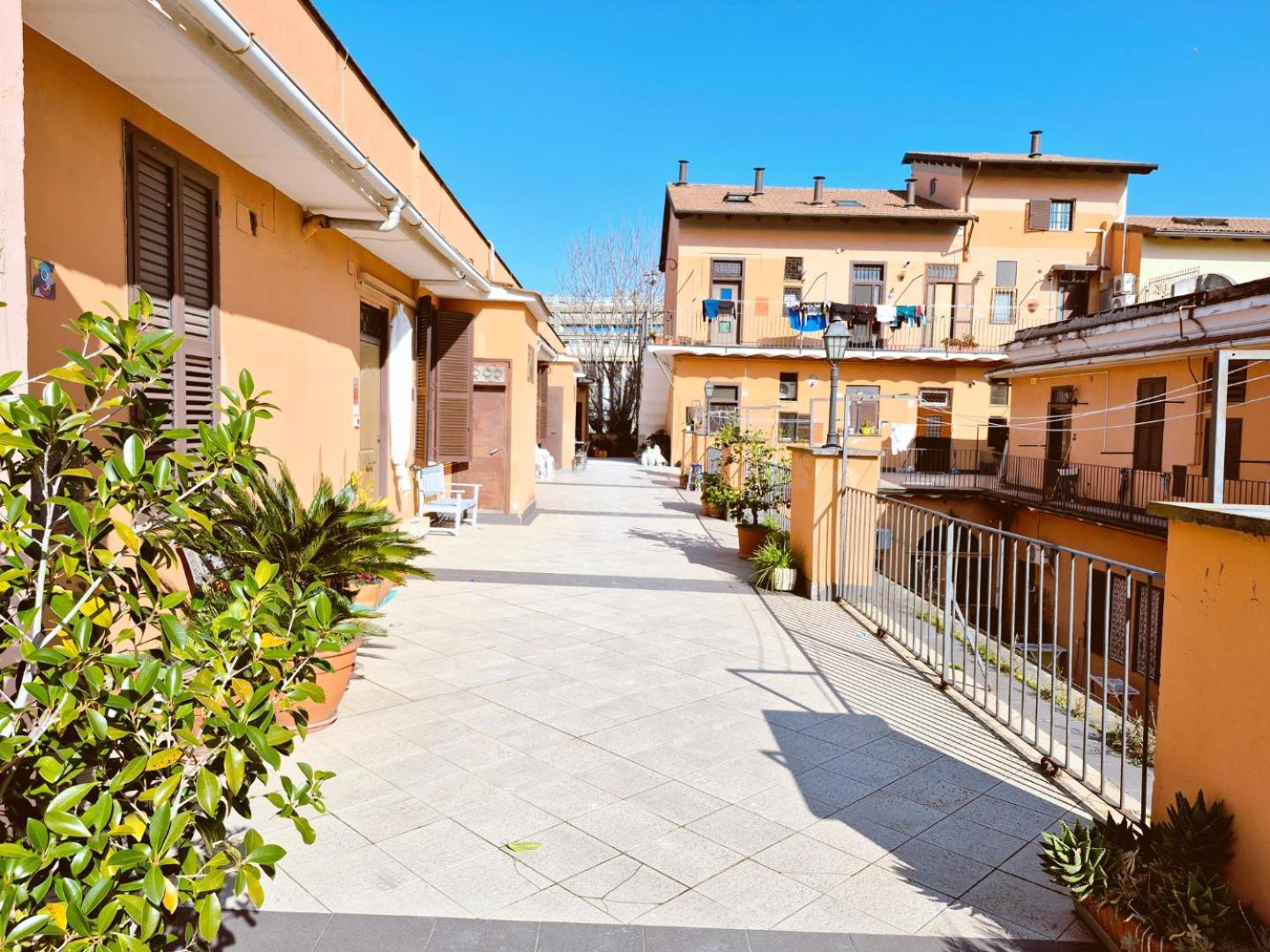 Elegante Con Terrazzino A San Lorenzo Rom